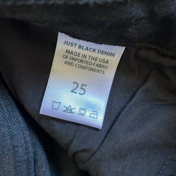 Just Black Denim - The Ultra High Dad Jean in Black, Size 25 - Picture 4 of 4